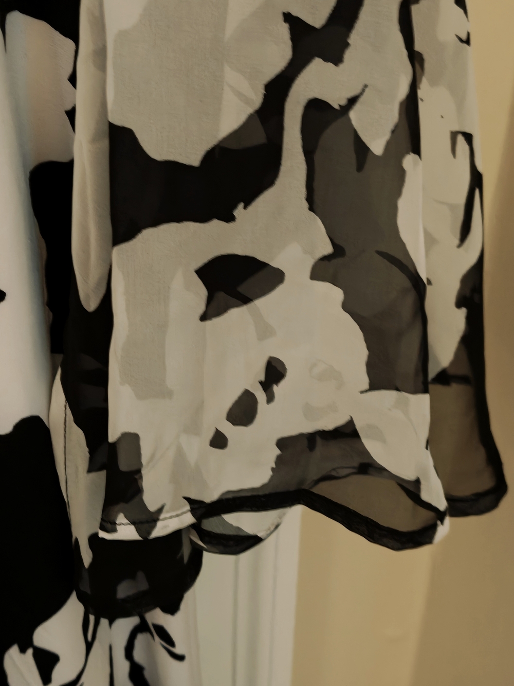 Cato Black and White Floral Dress - Picture 4 of 7